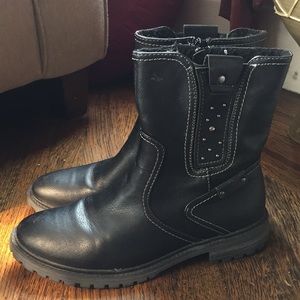 Faux-fur lined ankle boots